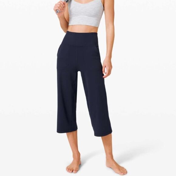 Lululemon Align Wide Leg Crop 
True Navy Size 4 NWT in packaging‎ - Picture 1 of 8